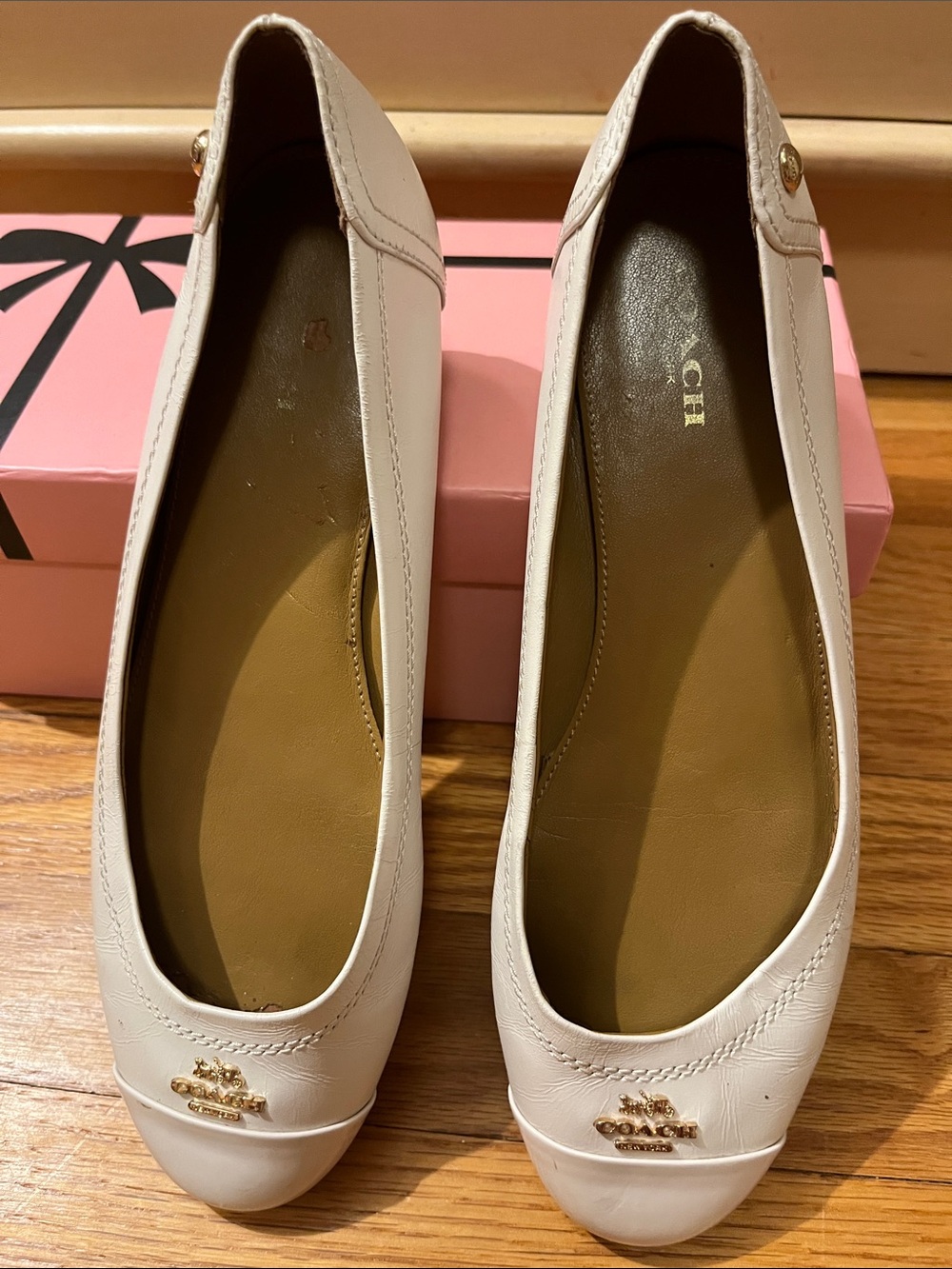 Coach White Leather Ballet Flats with Gold Logo
